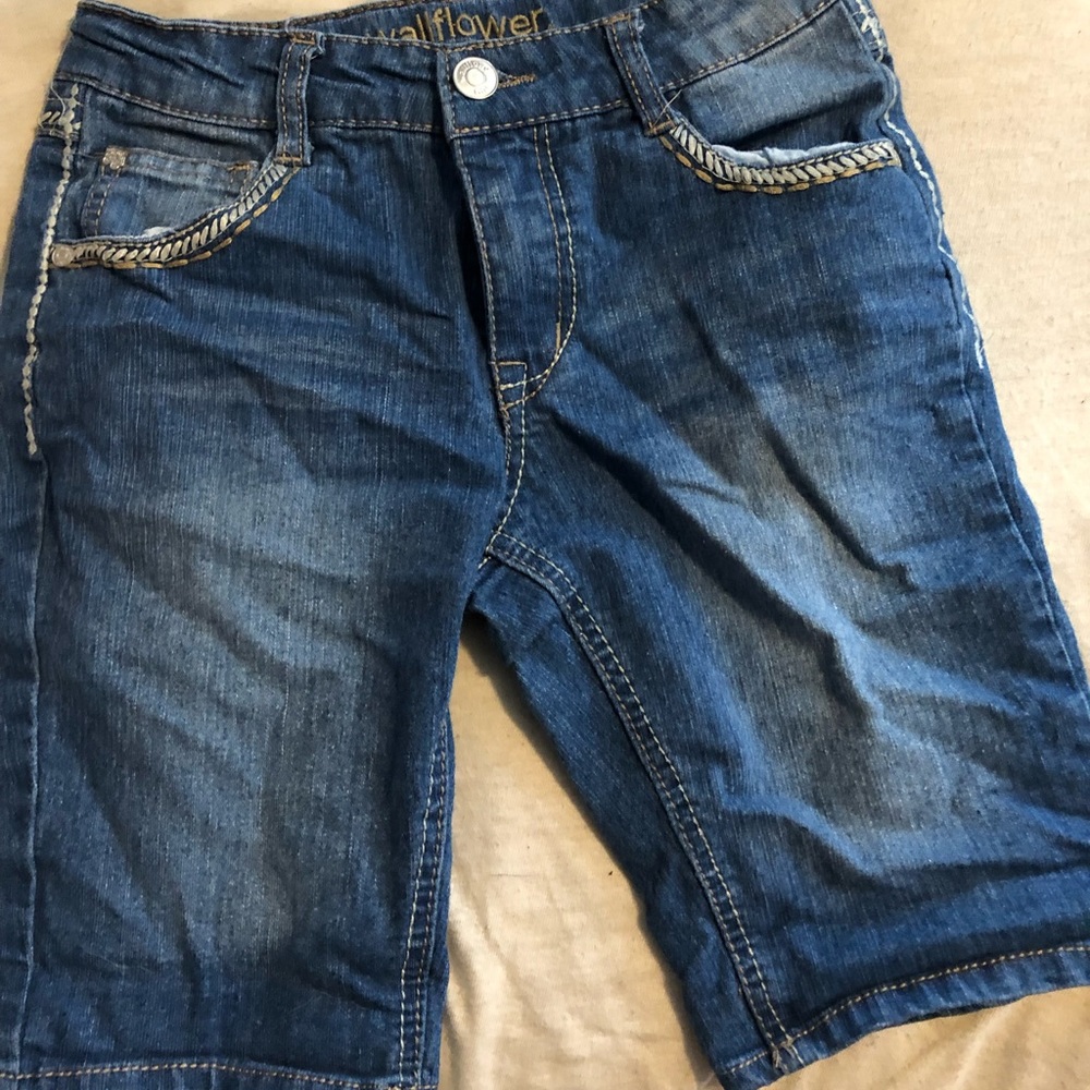 Wallflower  KIDS shorts